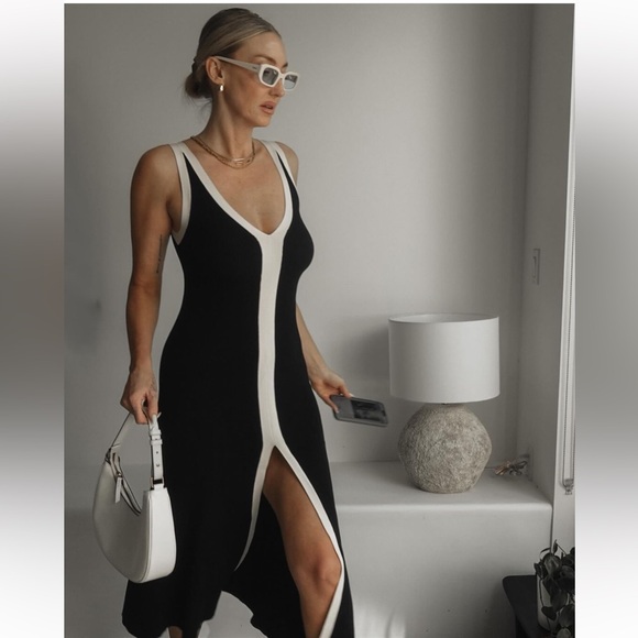 Black and white contrast knit v neck sleeveless midi dress with vented slit - Picture 2 of 11